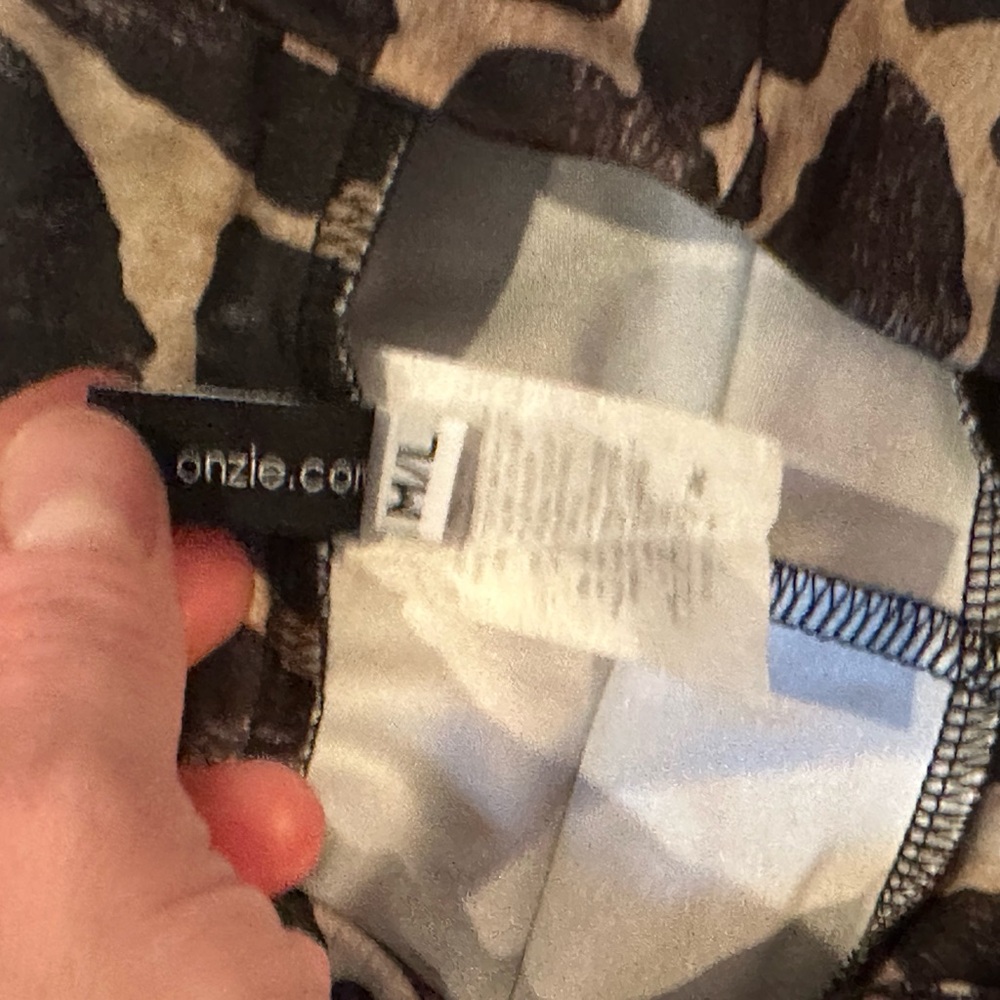 Onzie Giraffe Patterned Activewear - image 5